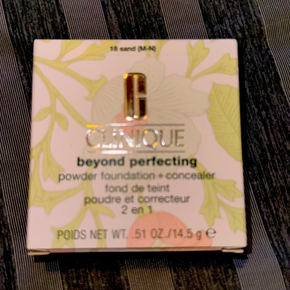 Clinique beyond perfecting powder foundation + concealer Color-Sand. New in box